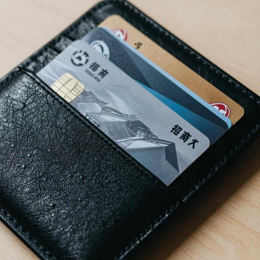 沪珠联动找回遗失卡包 客户点赞高效服务